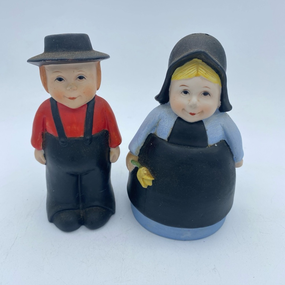 VTG MCM Amish Couple ceramic Salt & Pepper Shakers Japan w/ Stoppers
